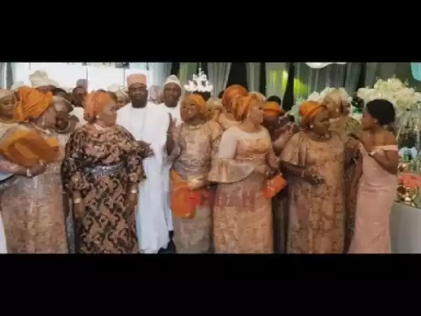Video: Oba Elegushi, His Mum, Sister, Daugther And Other Family Members Dance Their Way To The High Table